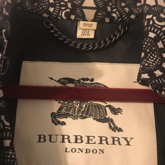 Burberry Silk Kensington Ladies Trench size 4 - Picture 6 of 8